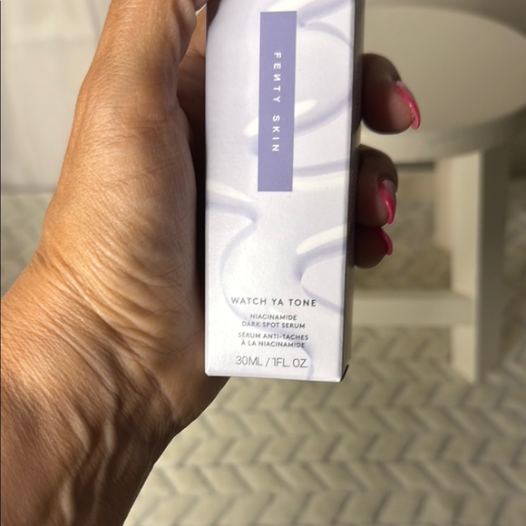 Fenty Beauty Watch Ya Tone Serum - White and Purple - Picture 3 of 3